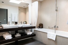 Airhome Limmatquai River View Apartment