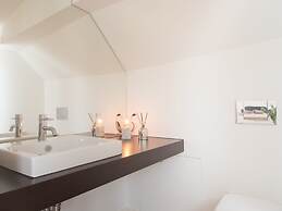 Airhome Limmatquai River View Apartment