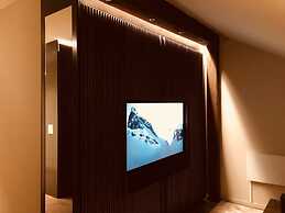 Airhome Limmatquai River View Apartment