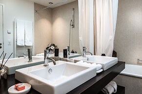 Airhome Limmatquai River View Apartment