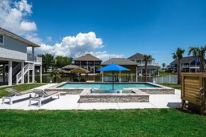 Bolivar Slam 3 Bedroom Home by RedAwning