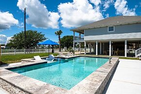 Bolivar Slam 3 Bedroom Home by RedAwning