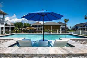 Bolivar Slam 3 Bedroom Home by RedAwning