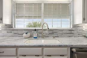 Bolivar Slam 3 Bedroom Home by RedAwning