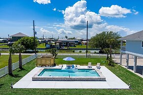 Bolivar Slam 3 Bedroom Home by RedAwning