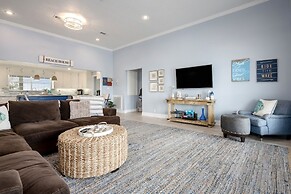 Bolivar Slam 3 Bedroom Home by RedAwning