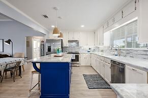 Bolivar Slam 3 Bedroom Home by RedAwning