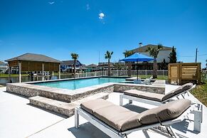 Bolivar Slam 3 Bedroom Home by RedAwning