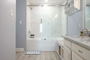 Bolivar Slam 3 Bedroom Home by RedAwning