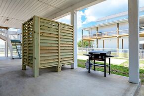 Bolivar Slam 3 Bedroom Home by RedAwning