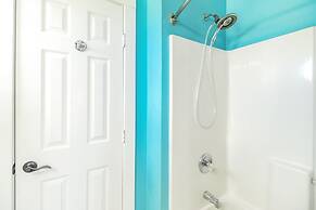 Always Sunny 3 Bedroom Home by RedAwning