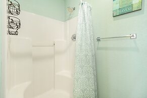 Always Sunny 3 Bedroom Home by RedAwning