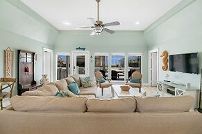 Always Sunny 3 Bedroom Home by RedAwning