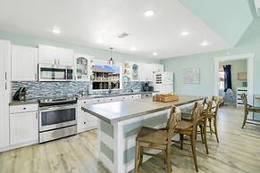 Always Sunny 3 Bedroom Home by RedAwning