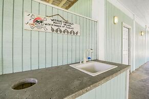 Always Sunny 3 Bedroom Home by RedAwning