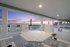 Shore Relaxin' 4 Bedroom Home by RedAwning