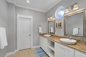 Shore Relaxin' 4 Bedroom Home by RedAwning