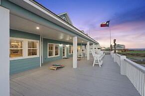 Shore Relaxin' 4 Bedroom Home by RedAwning