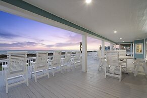 Shore Relaxin' 4 Bedroom Home by RedAwning