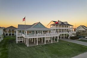 Shore Relaxin' 4 Bedroom Home by RedAwning