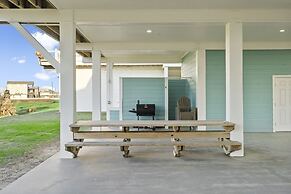 Shore Relaxin' 4 Bedroom Home by RedAwning