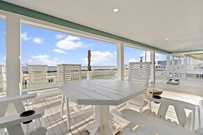 Shore Relaxin' 4 Bedroom Home by RedAwning