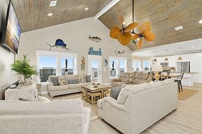 Shore Relaxin' 4 Bedroom Home by RedAwning