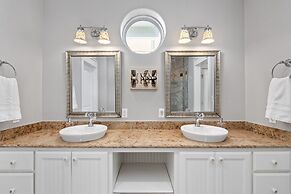 Shore Relaxin' 4 Bedroom Home by RedAwning