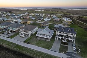 Shore Relaxin' 4 Bedroom Home by RedAwning