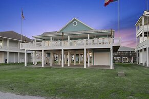 Shore Relaxin' 4 Bedroom Home by RedAwning