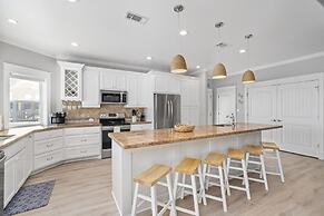 Shore Relaxin' 4 Bedroom Home by RedAwning