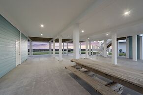 Shore Relaxin' 4 Bedroom Home by RedAwning