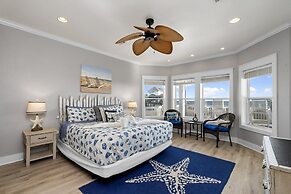 Shore Relaxin' 4 Bedroom Home by RedAwning