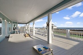 Shore Relaxin' 4 Bedroom Home by RedAwning
