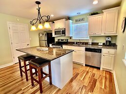 Mi Casa Del Mar 2 Bedroom Home by RedAwning