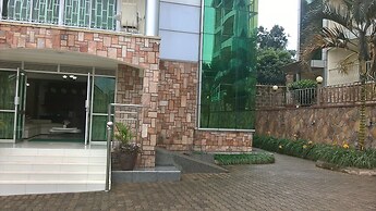 Lake Victoria Masionettes