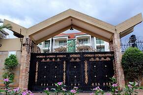 Lake Victoria Masionettes