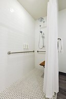 Archer Hotel Boston/Burlington