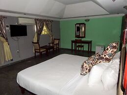 Golden Bird Hotel & Suites