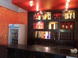 Golden Bird Hotel & Suites