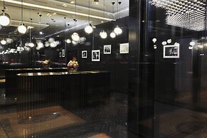 Roomers Munich, Autograph Collection