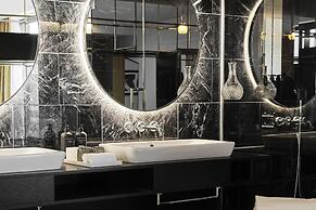 Roomers Munich, Autograph Collection