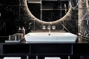 Roomers Munich, Autograph Collection