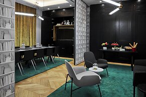 Roomers Munich, Autograph Collection