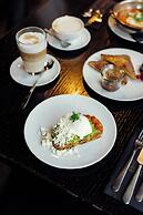 Roomers Munich, Autograph Collection