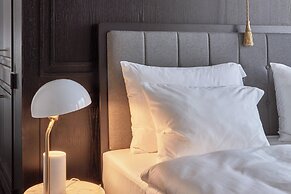 Roomers Munich, Autograph Collection