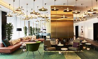 Roomers Munich, Autograph Collection