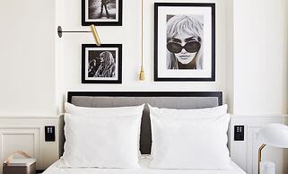 Roomers Munich, Autograph Collection