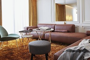 Roomers Munich, Autograph Collection