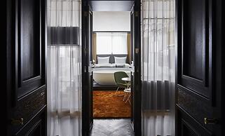 Roomers Munich, Autograph Collection